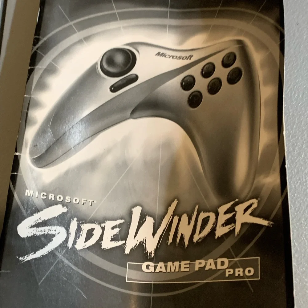 Microsoft SideWinder Game Pad Pro - Gray